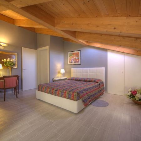 Holidays Alle Rose Peschiera del Garda Exterior foto